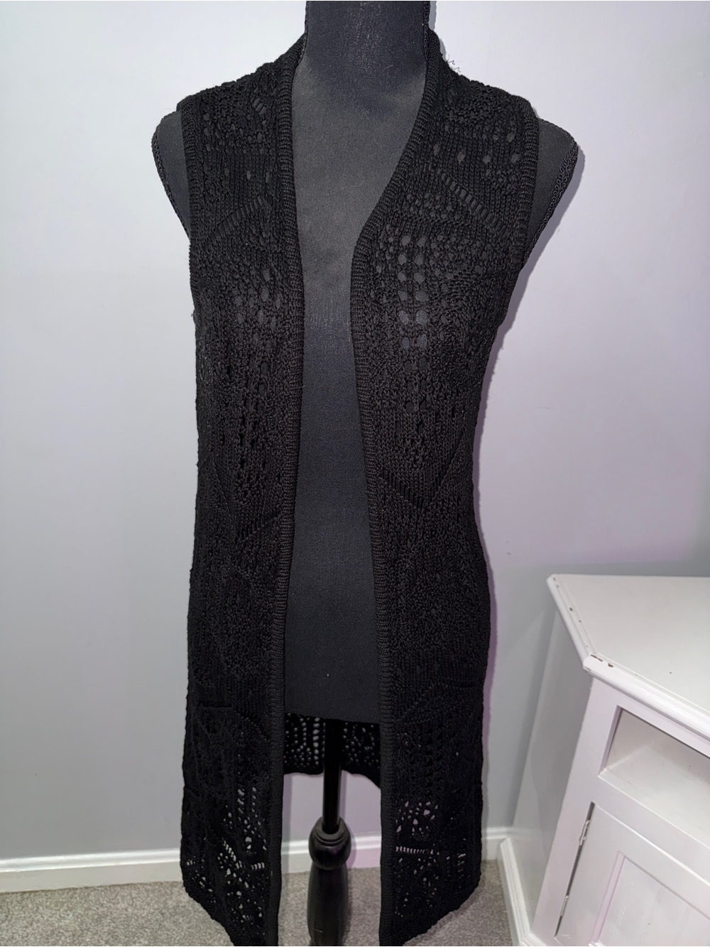 Chelsea & Theodore Black Open-Knit Sleeveless Long Cardigan Vest
